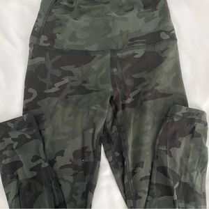 cute green camo athletic/casual leggings!